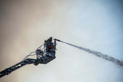 Buchen-Boedigheim: Vollbrand einer Maschinenhalle eines Saegewerks - Ueber 100 Einsatzkraefte - Ueber 7 Millionen Schaden